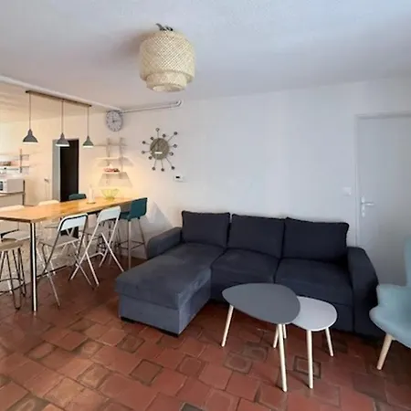 House Ideally Located In La Rochelle 라로셸