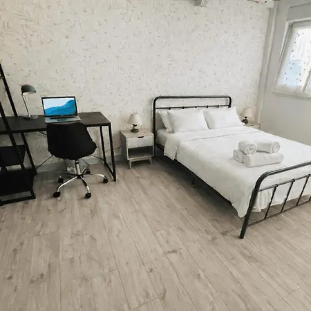 House Ideally Located In La Rochelle 펜션 *