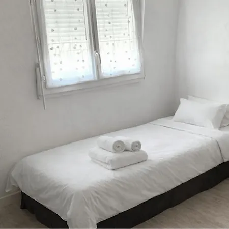 House Ideally Located In لا روشيل