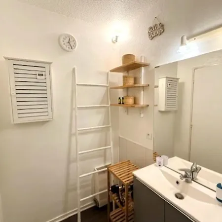 House Ideally Located In بيت للعطل لا روشيل