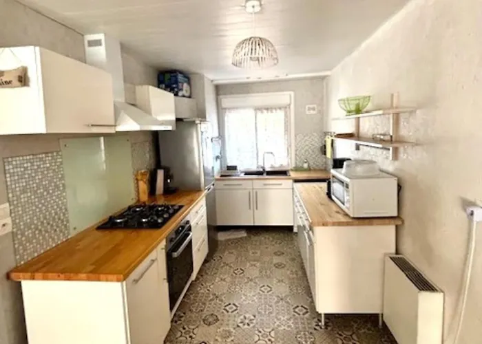 بيت للعطل House Ideally Located In *