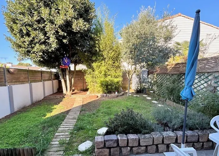 House Ideally Located In La Rochelle בית נופש לה רושל